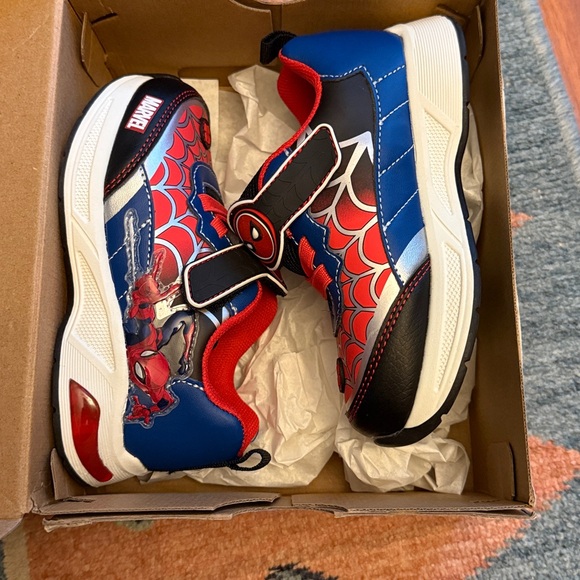 NWT • Spider-man • light up Velcro tennis shoes - Picture 6 of 7